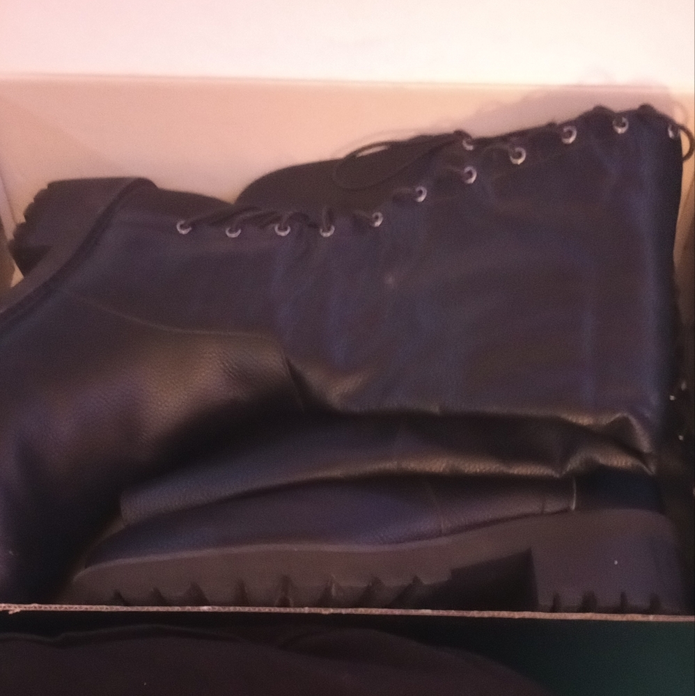 Shoes - Picture 5 of 8